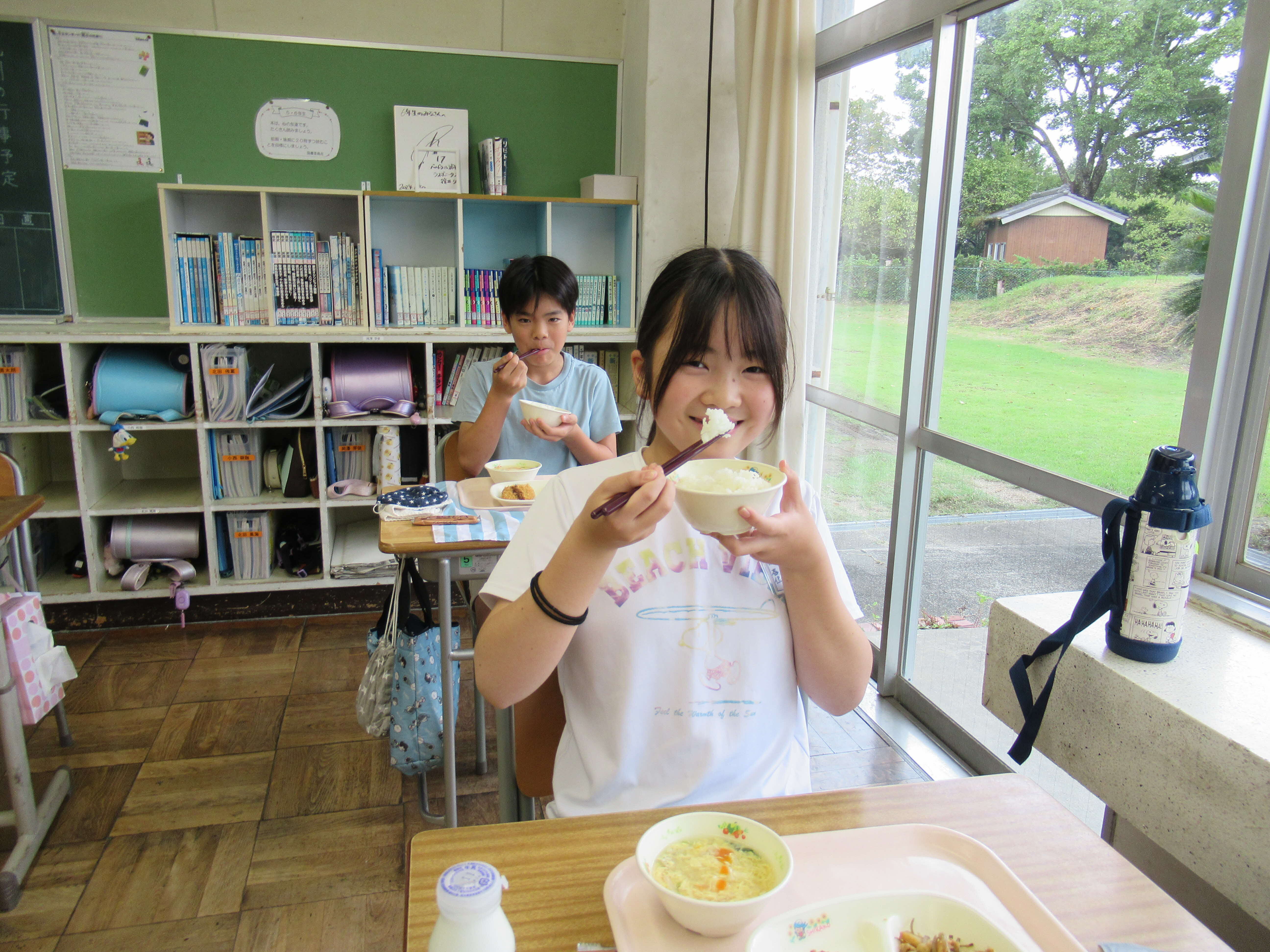 R8関小新米給食